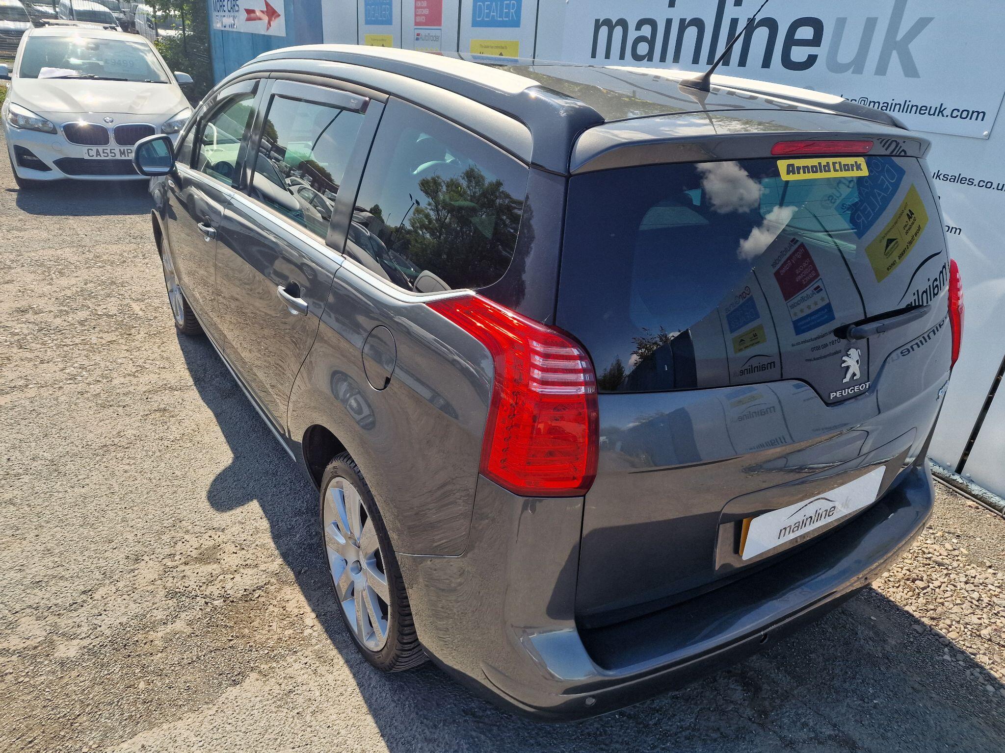 Peugeot 5008 view 5