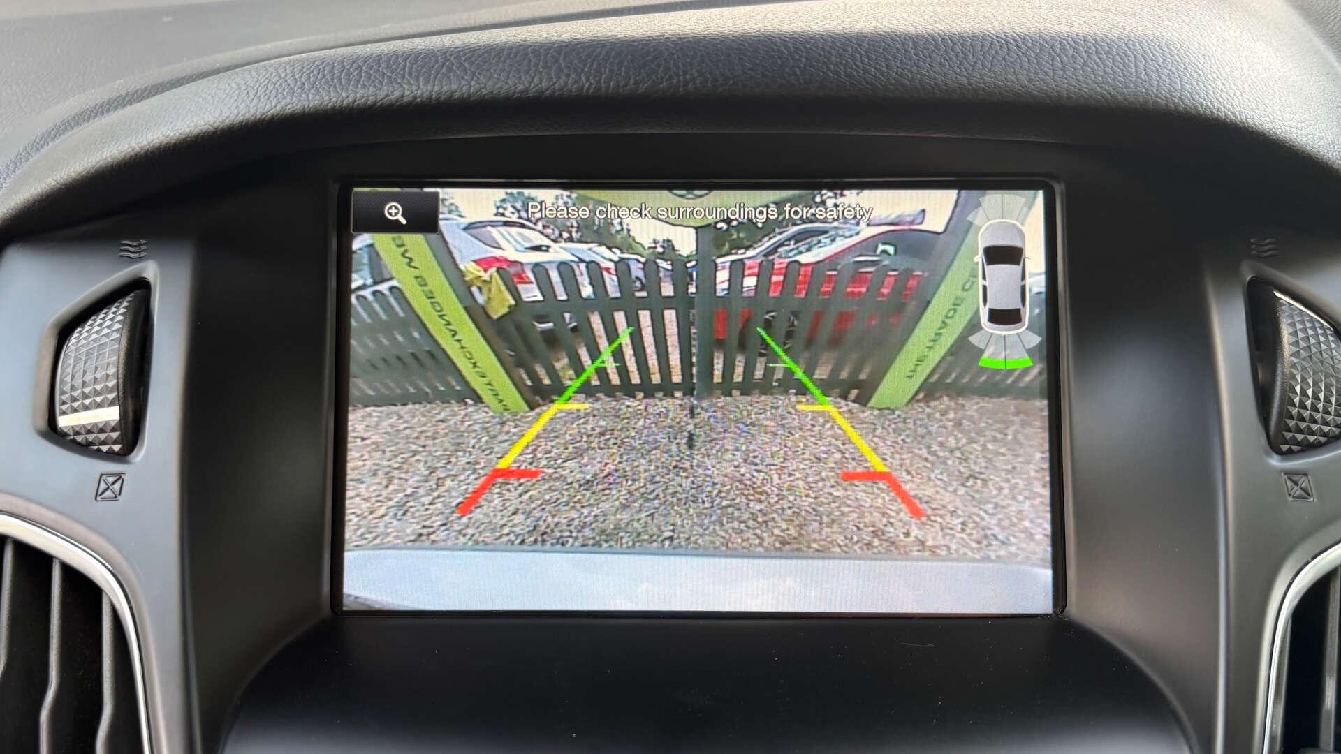 Ford Focus view 28
