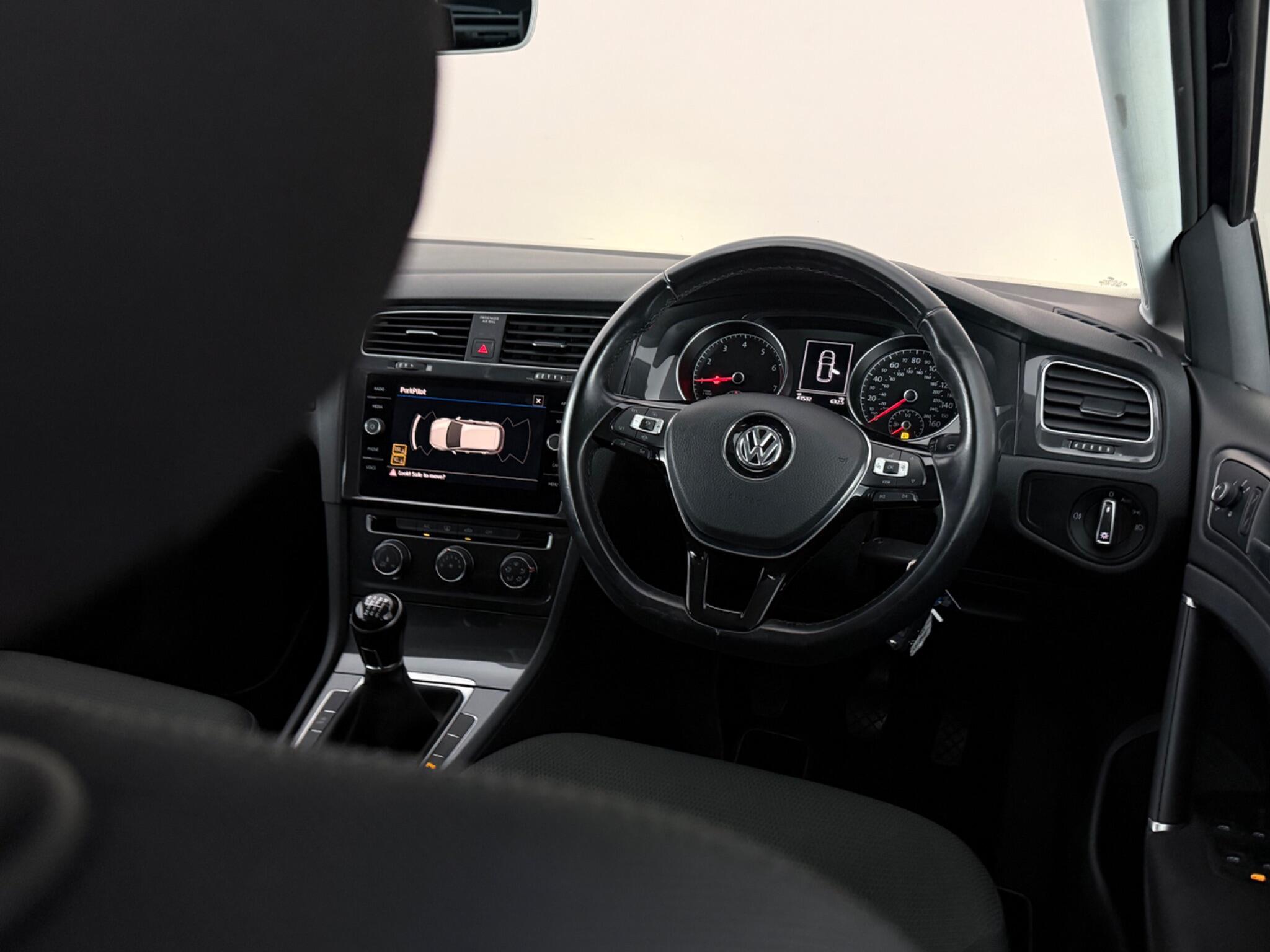 Volkswagen Golf view 13