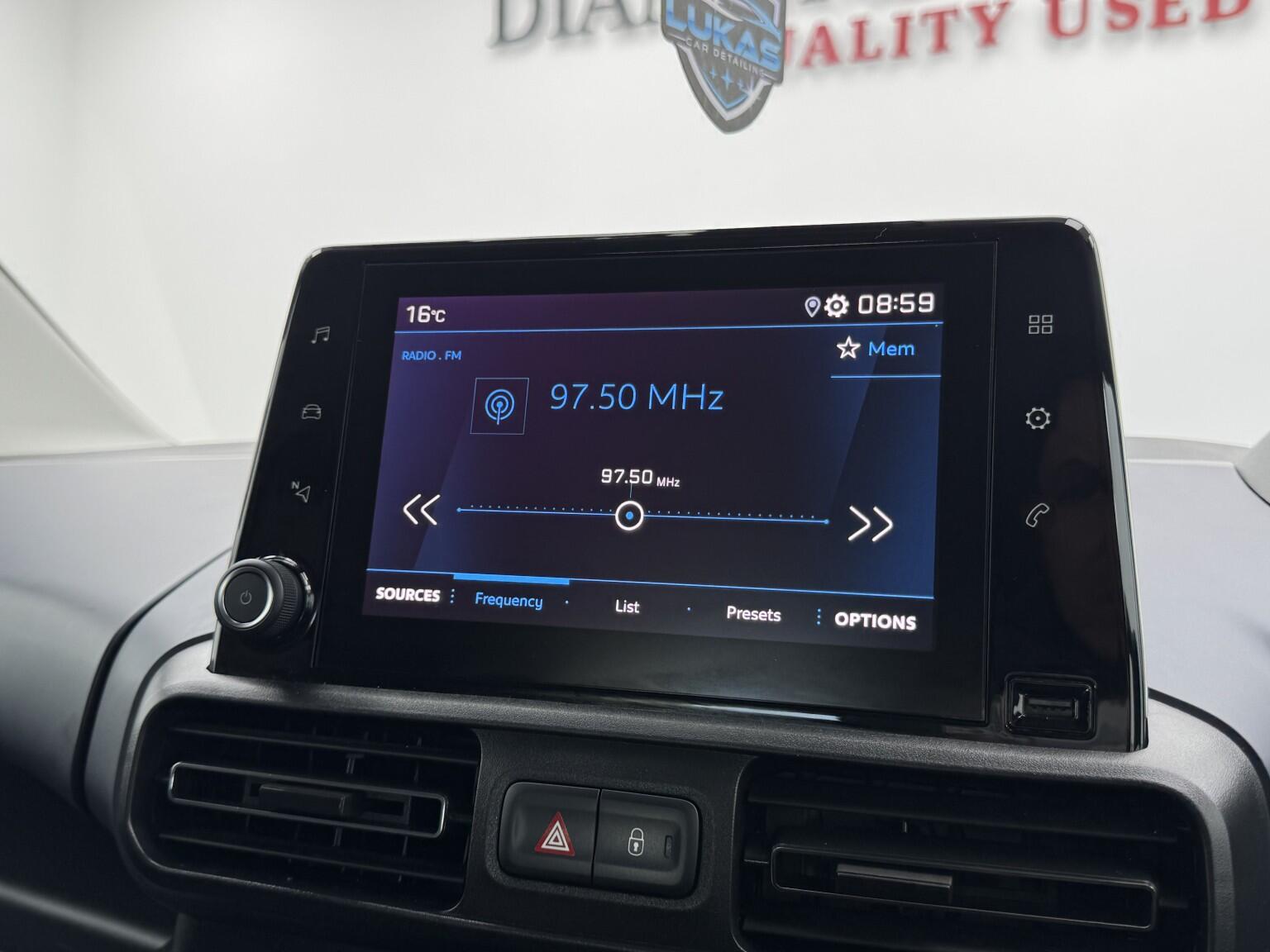 Peugeot Rifter view 21