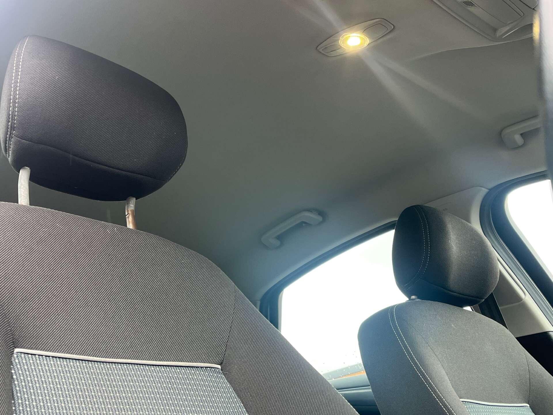 Ford Mondeo view 24