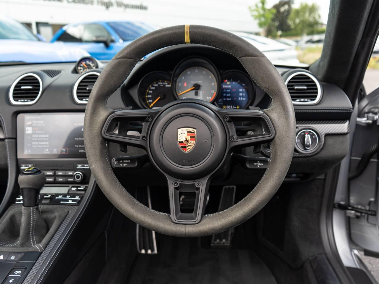 Porsche 718 Spyder view 21