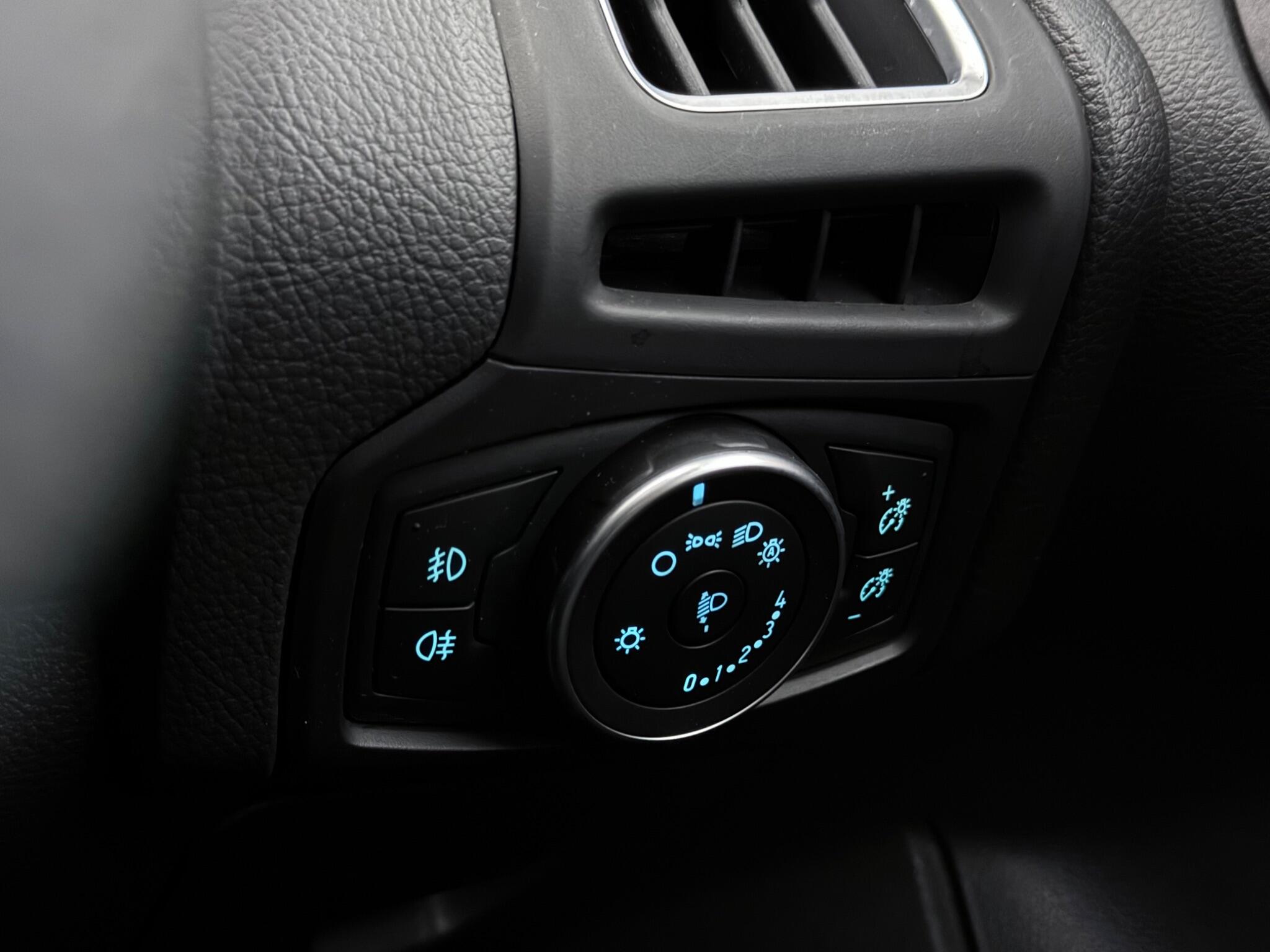 Ford Focus view 19