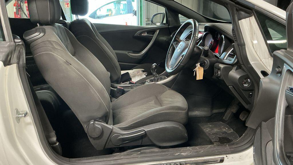 Vauxhall Cascada view 17