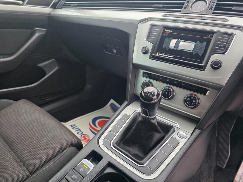 2015 Volkswagen Passat image 26