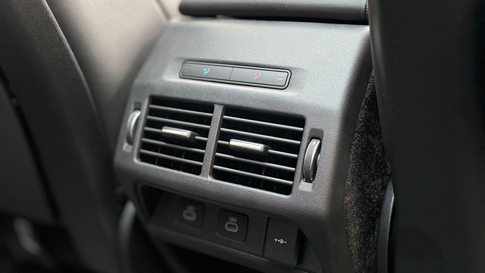 Land Rover Discovery Sport view 19