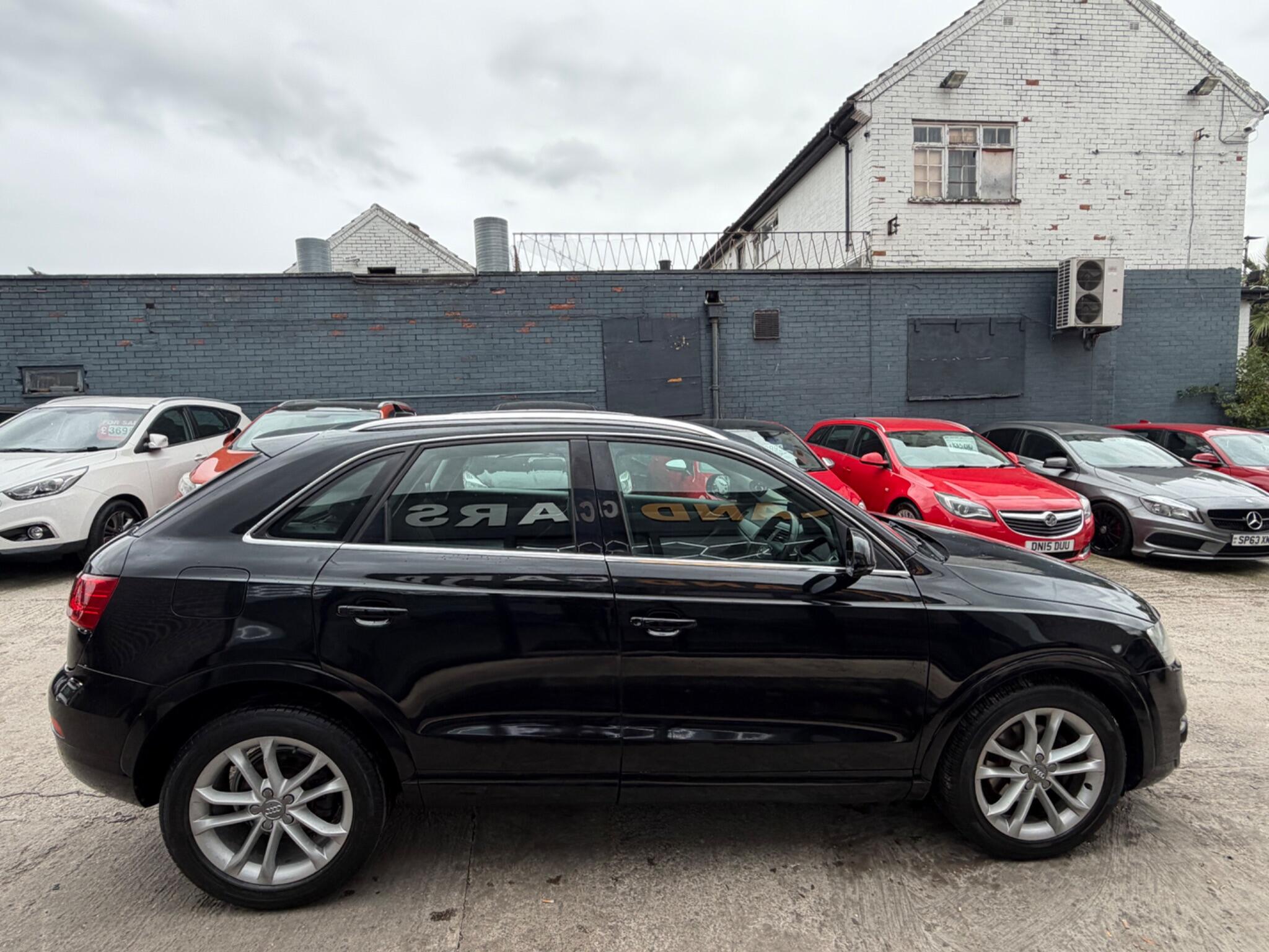 Audi Q3 view 8