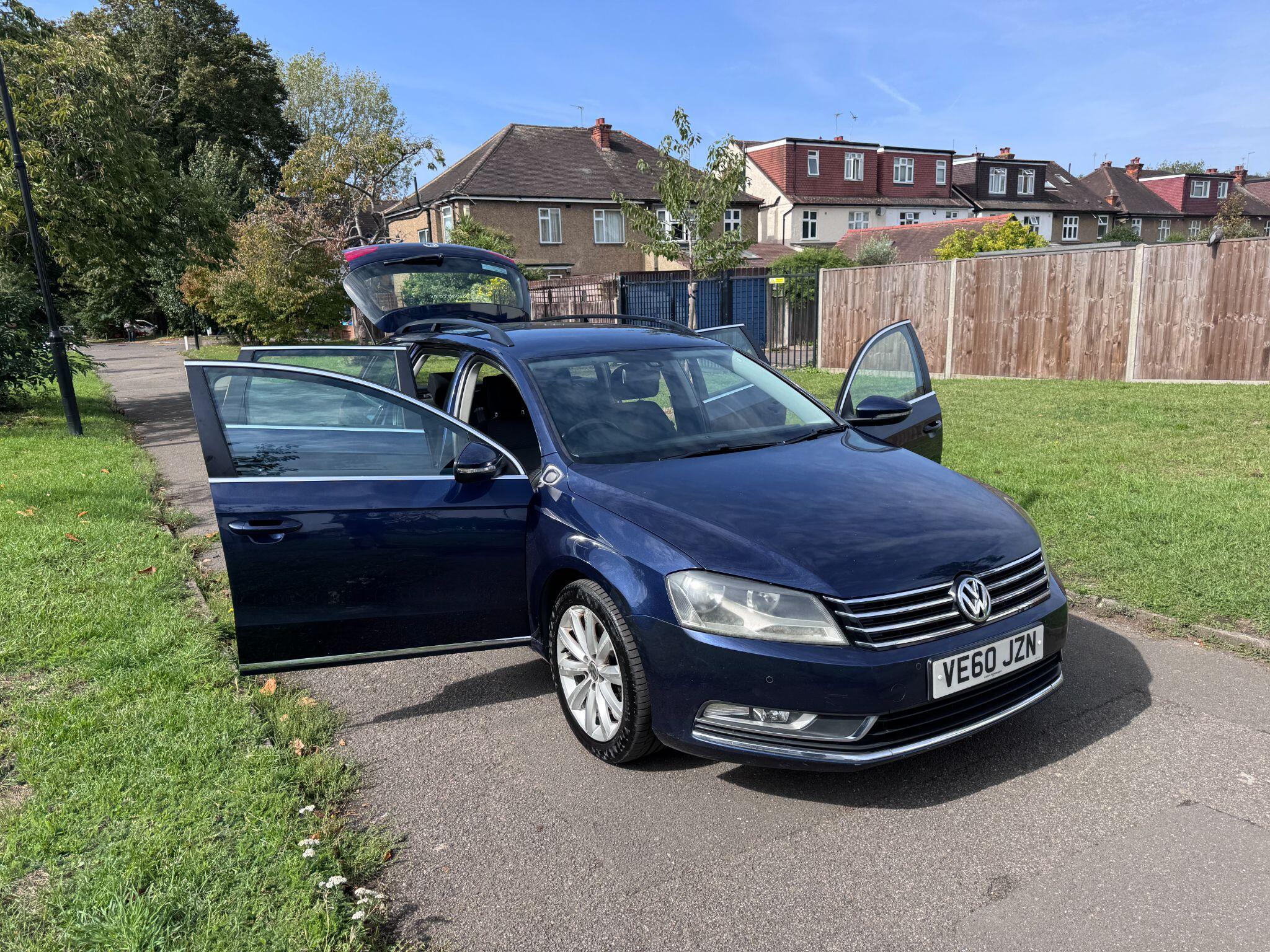 2011 Volkswagen Passat image 24