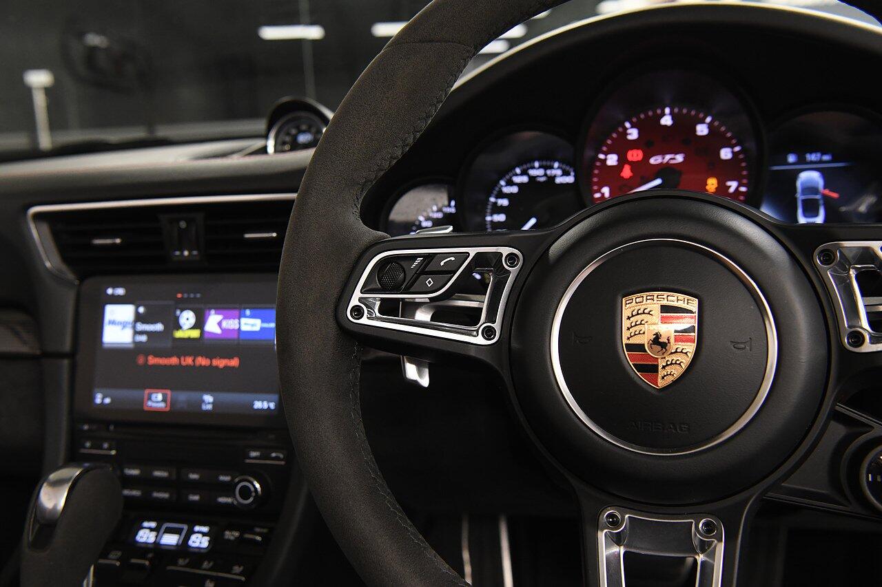 Porsche 911 view 20