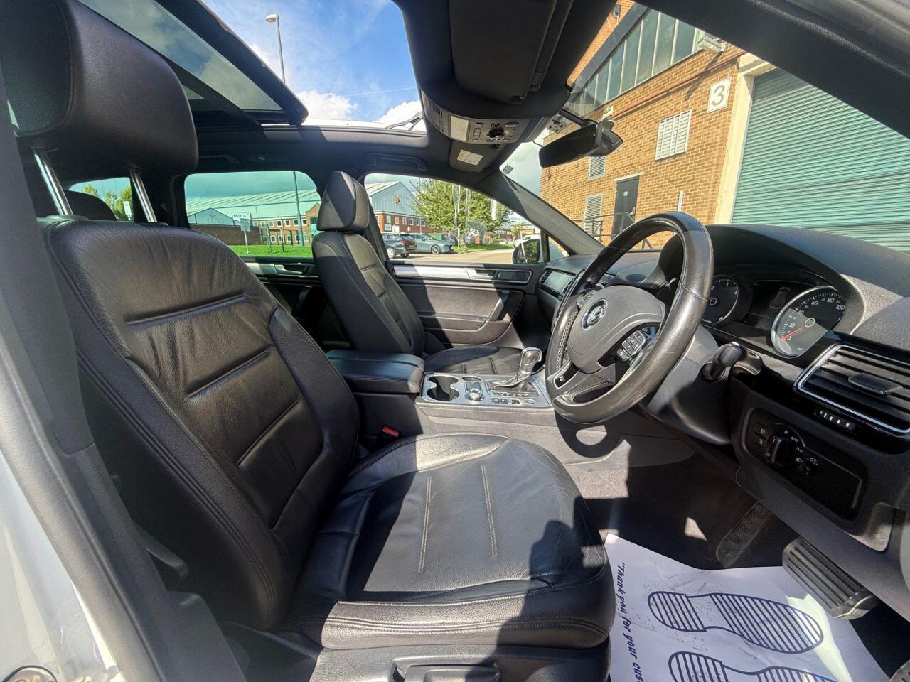 Volkswagen Touareg view 42