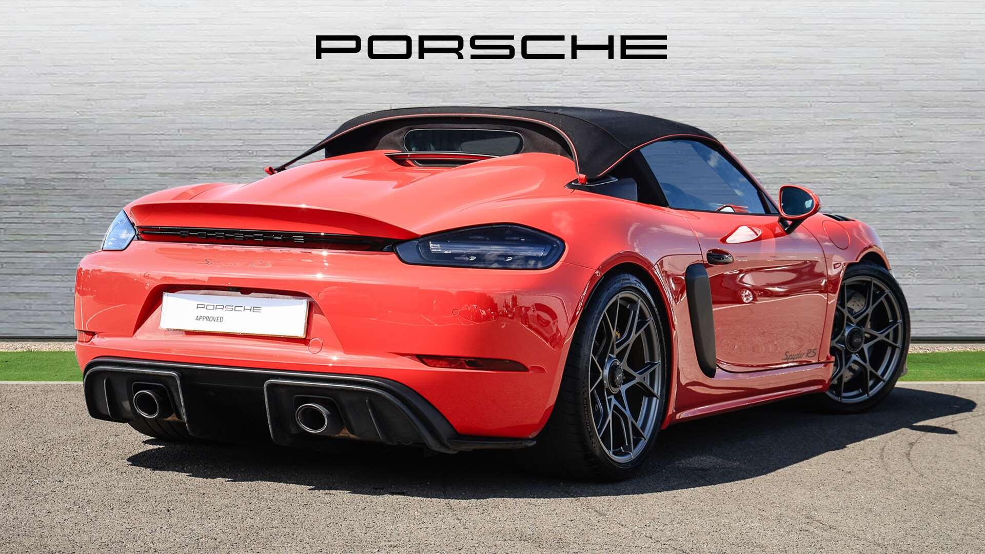 Porsche 718 Spyder view 3