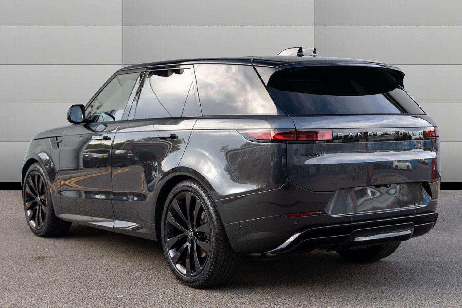 Land Rover Range Rover Sport view 4