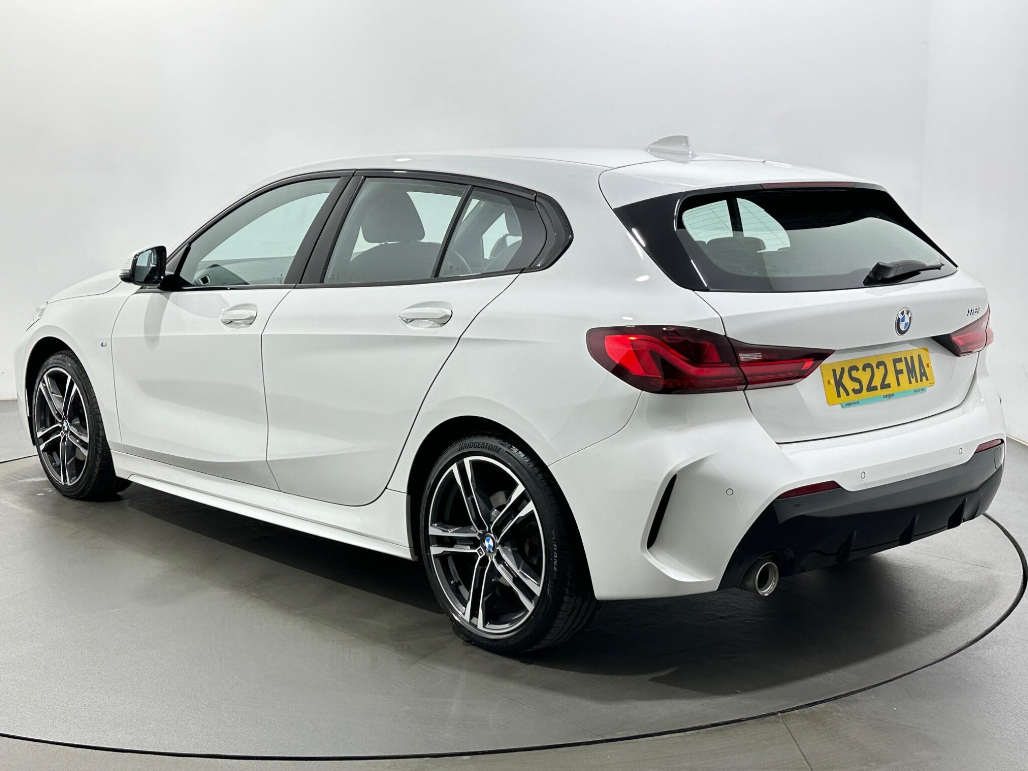 BMW 1 Series view 6