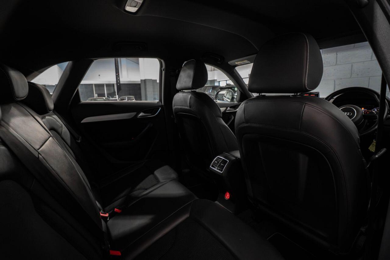 Audi Q3 view 24