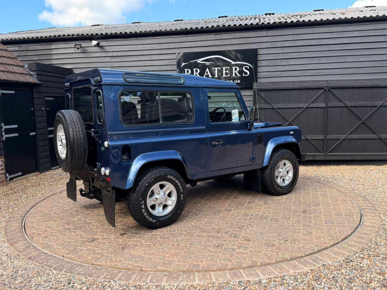Land Rover Defender view 7