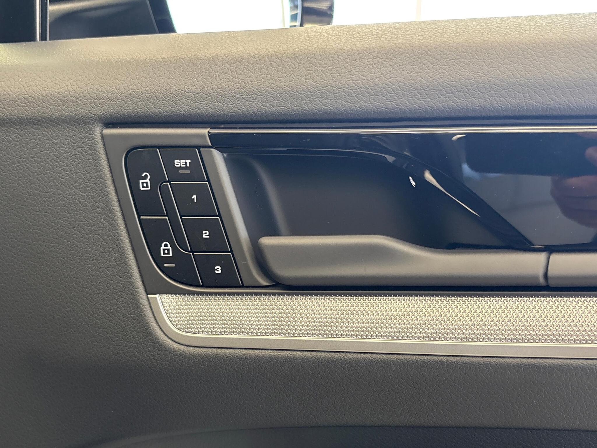 Porsche Cayenne view 34