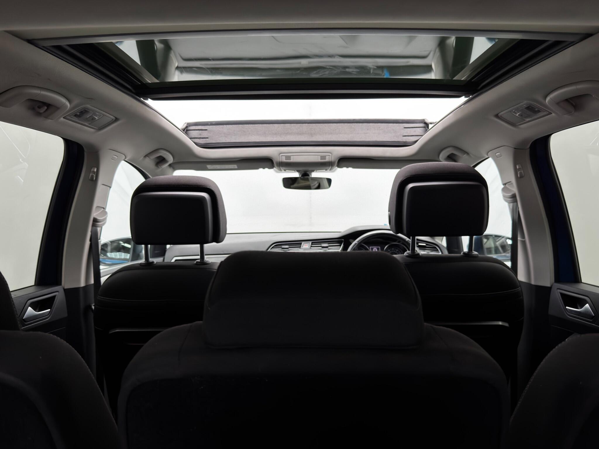 Volkswagen Touran view 38