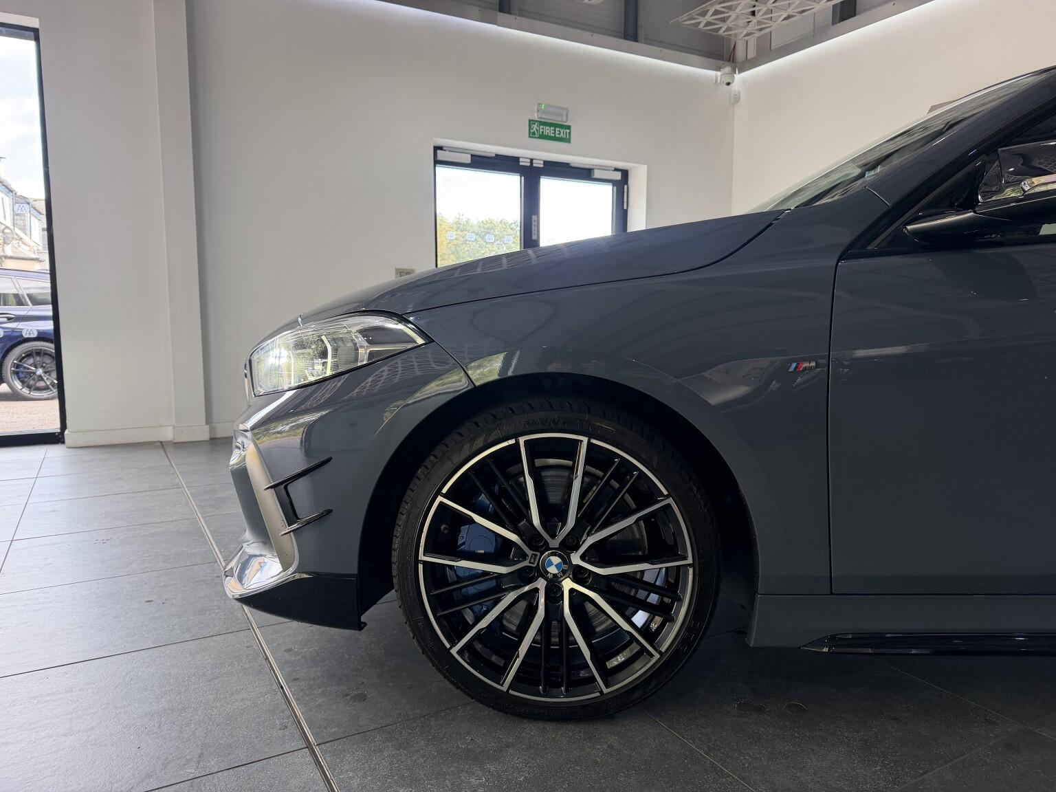BMW 1 Series view 22