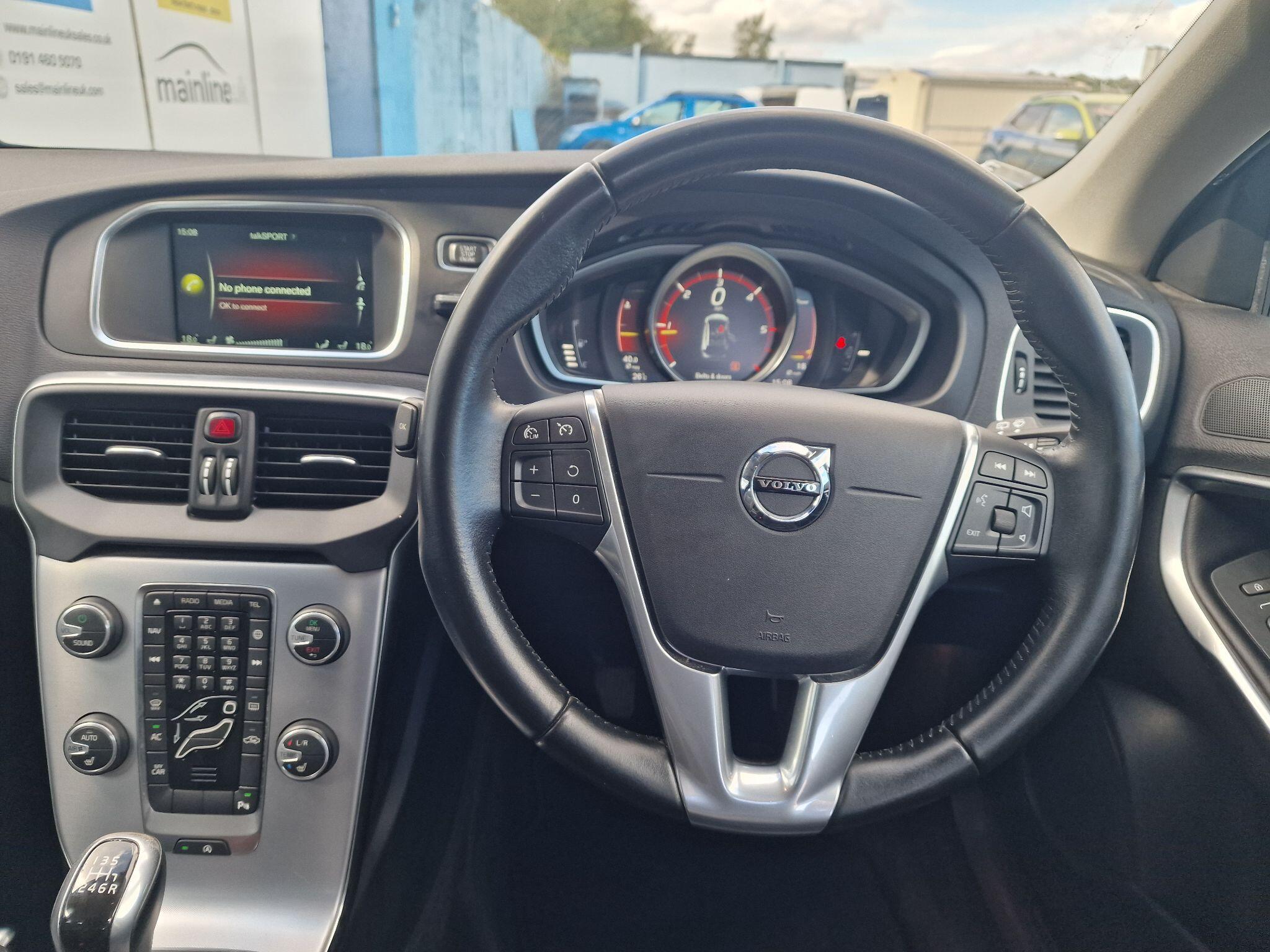 Volvo V40 Cross Country view 51