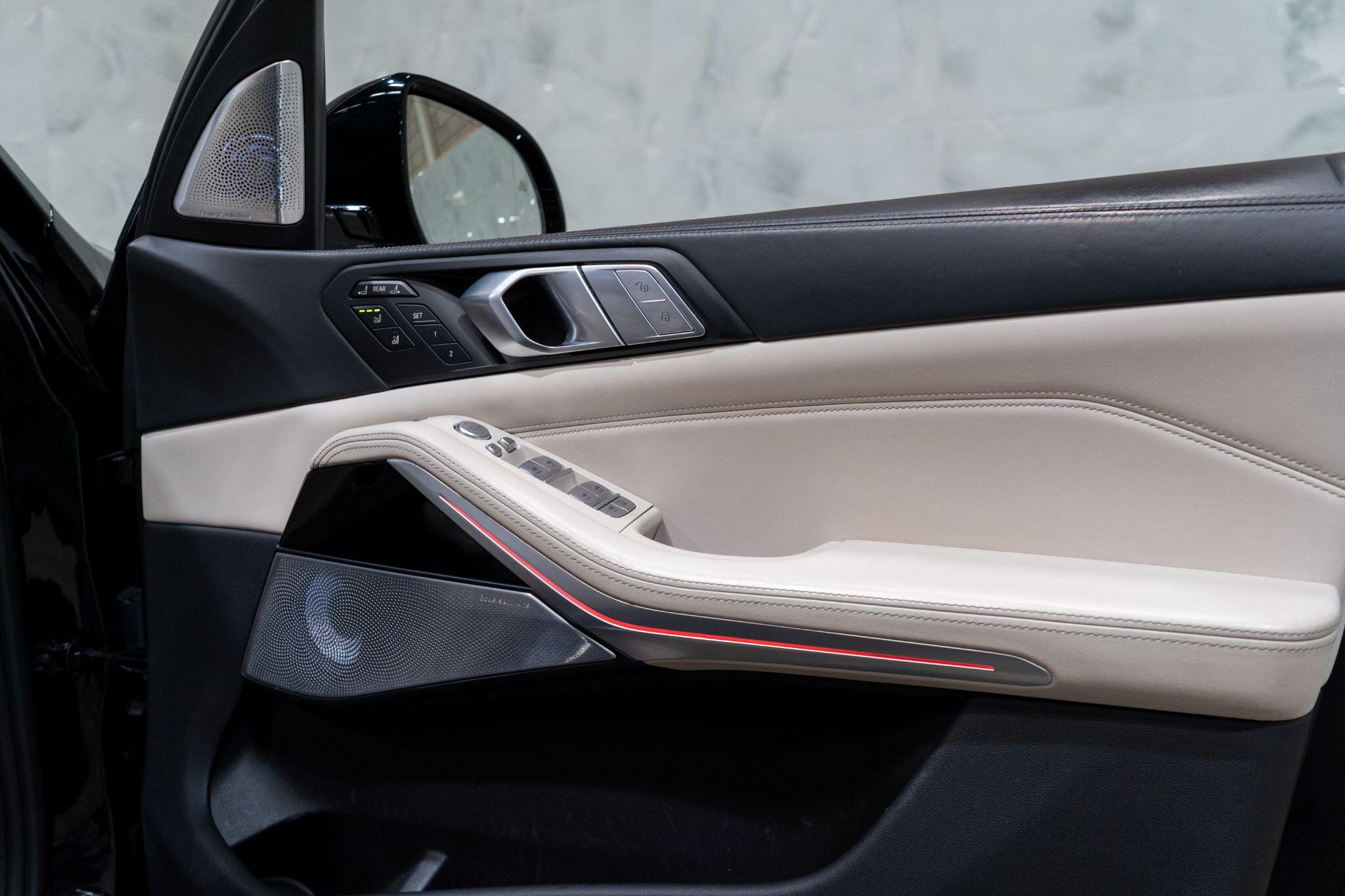 BMW X7 view 42