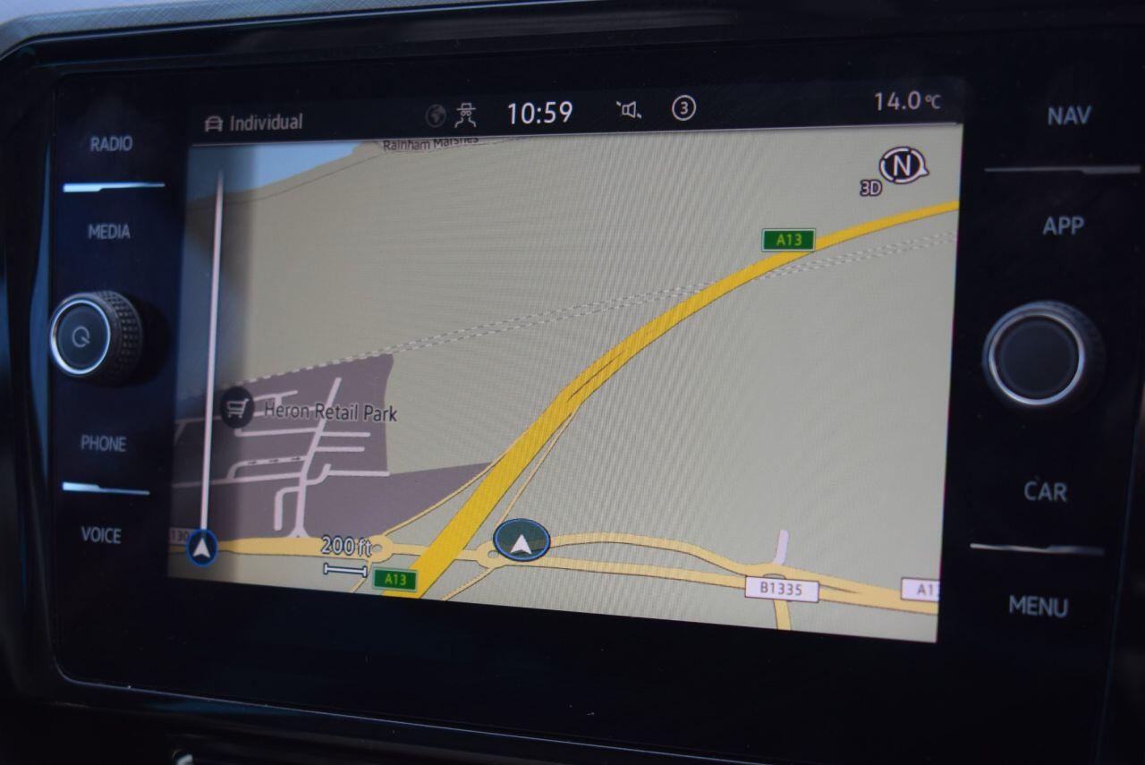 Volkswagen Passat view 2
