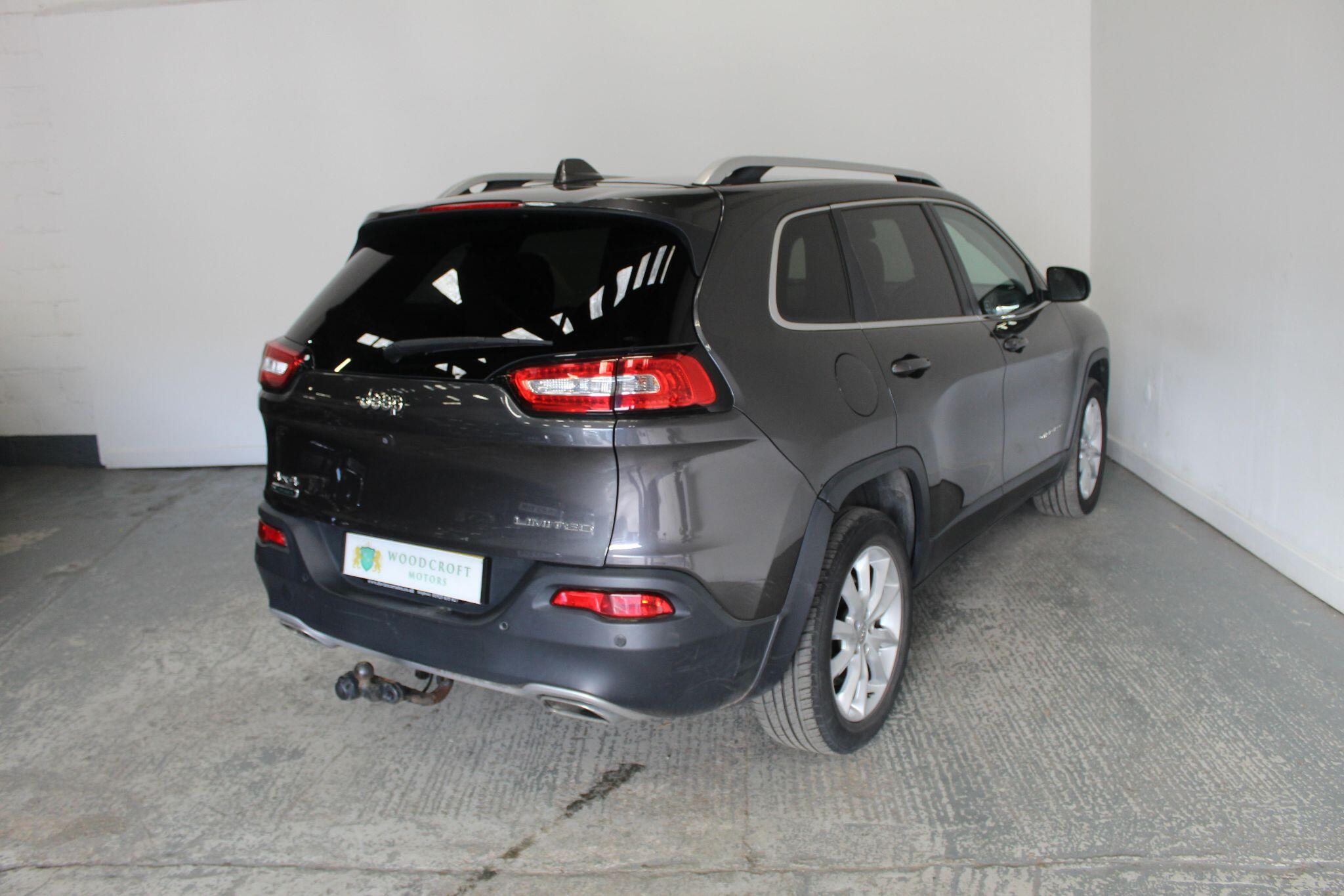 Jeep Cherokee view 8
