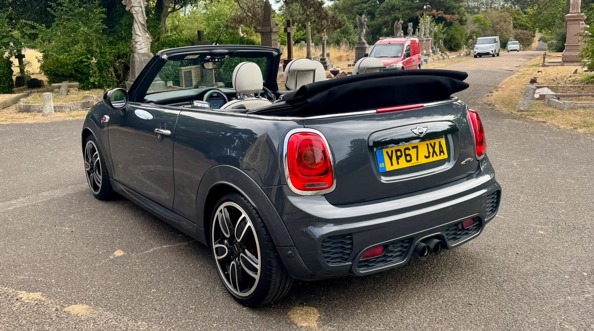 Mini Convertible view 13
