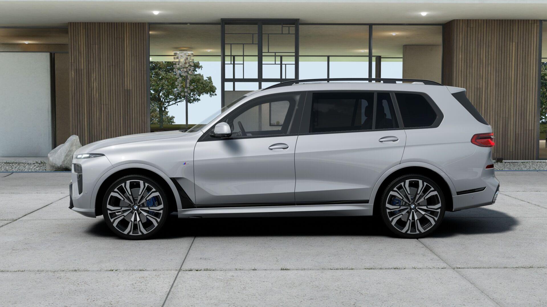 BMW X7 view 4