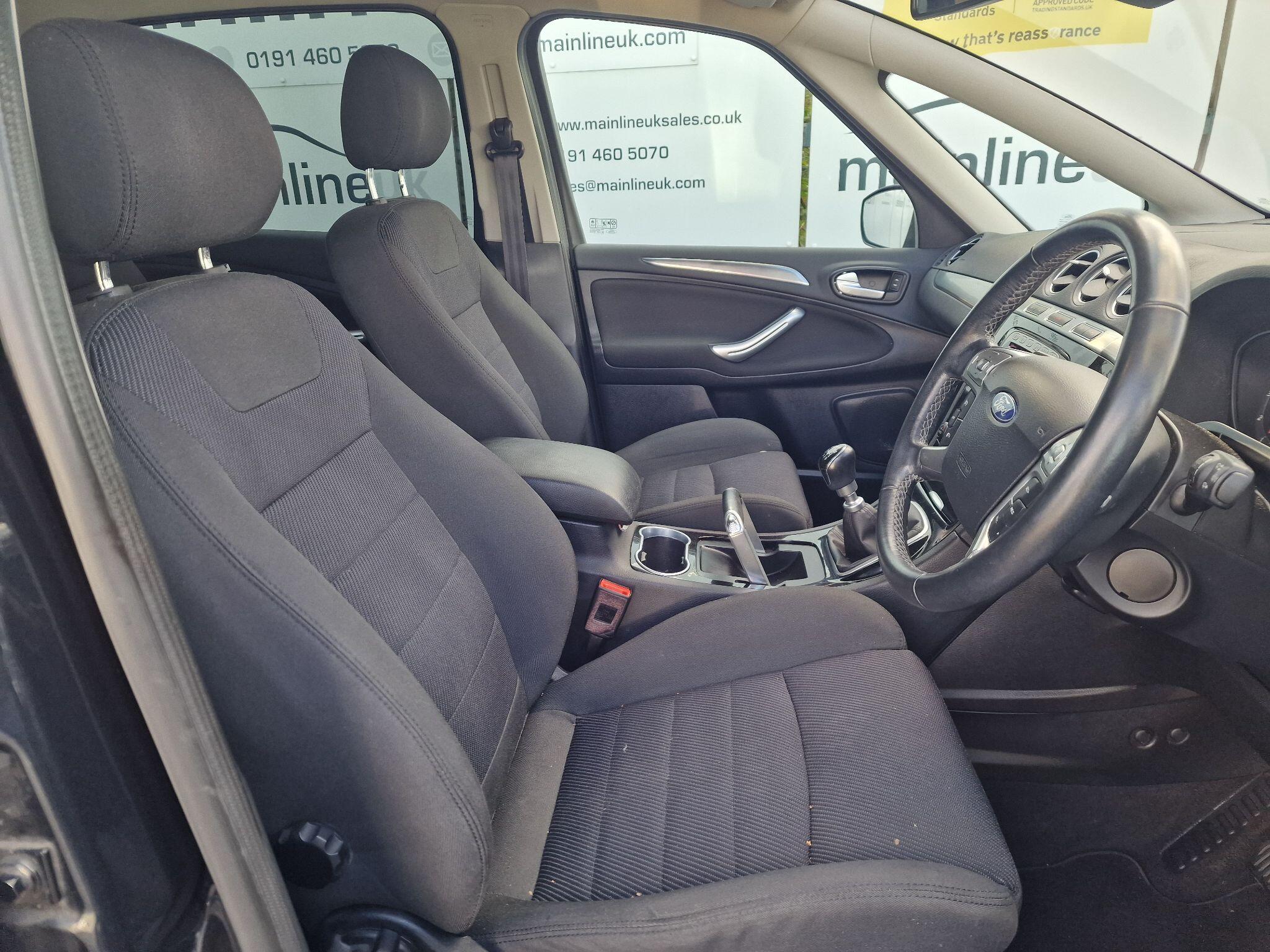Ford S-Max view 29