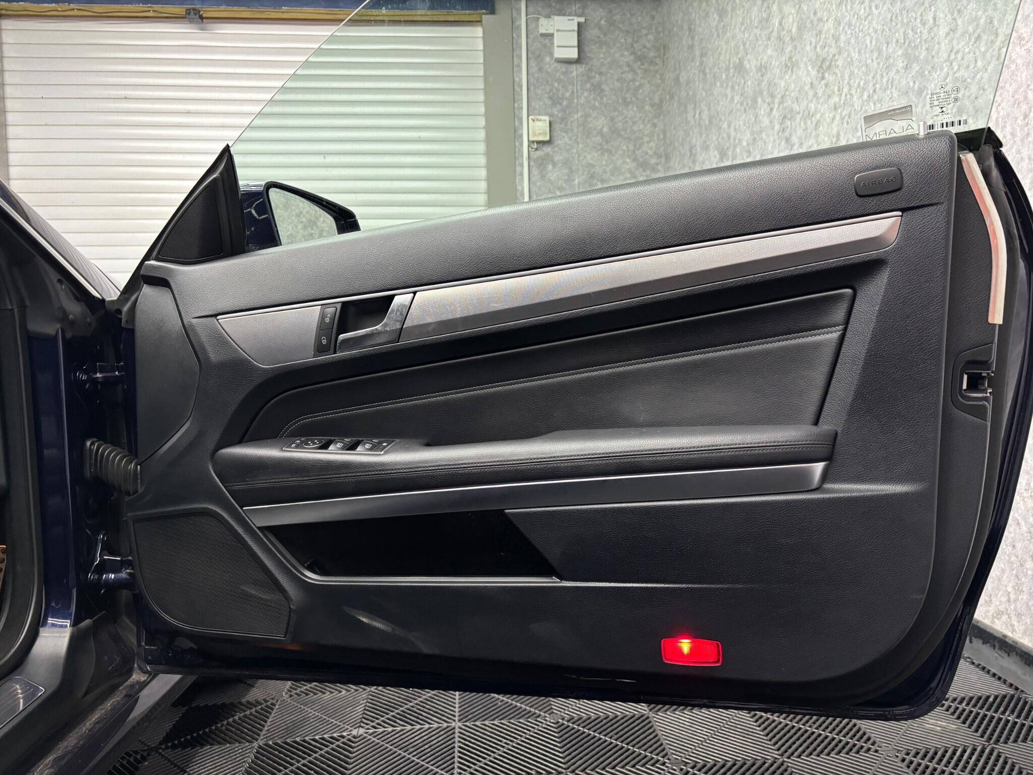 Mercedes-Benz E Class view 22