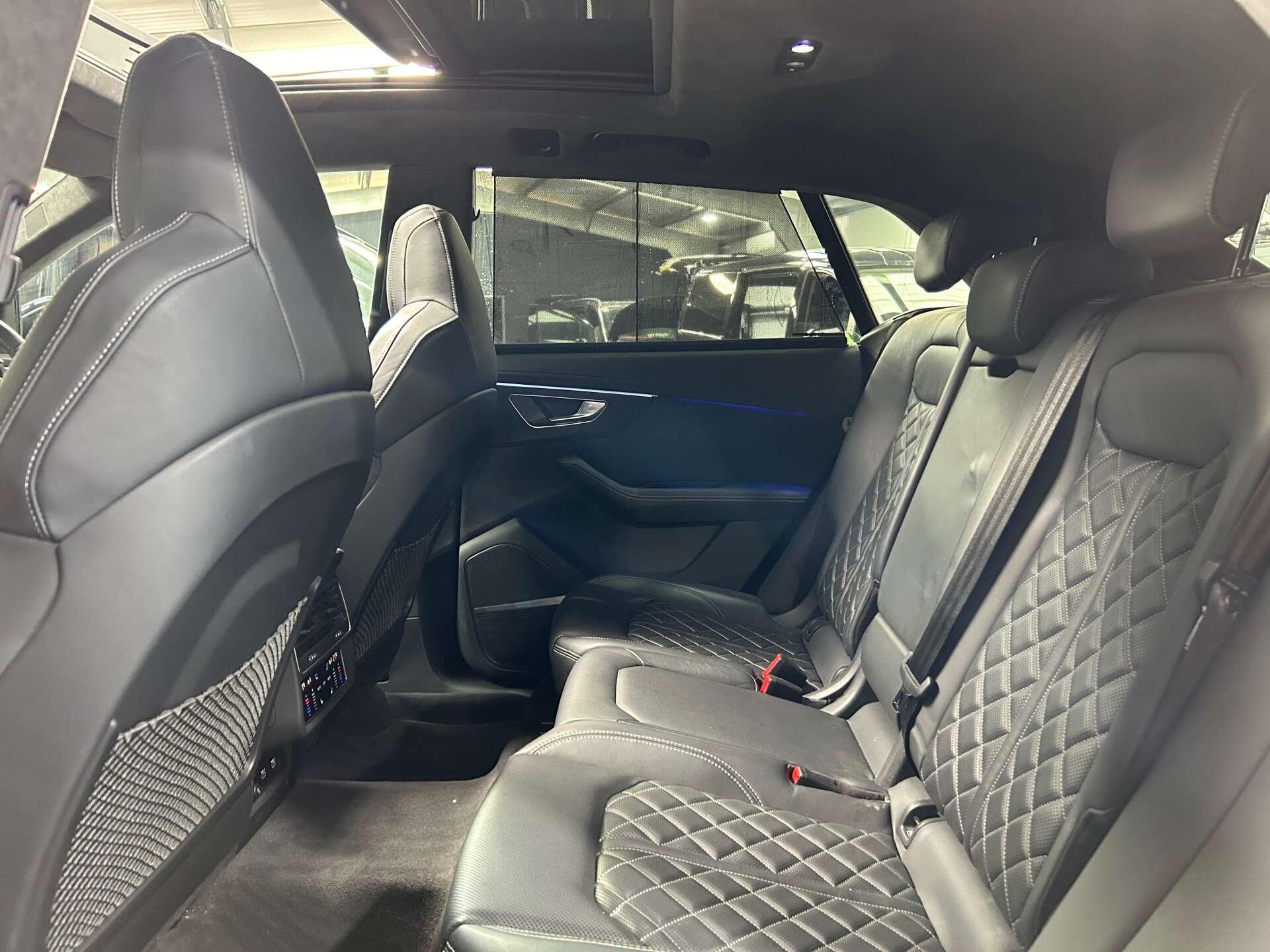 Audi Q8 view 28