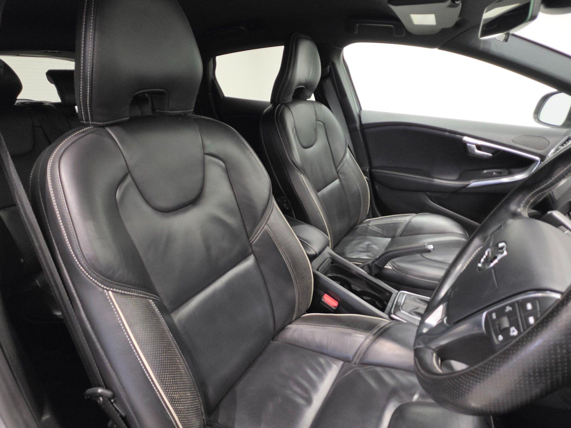 Volvo V40 view 17