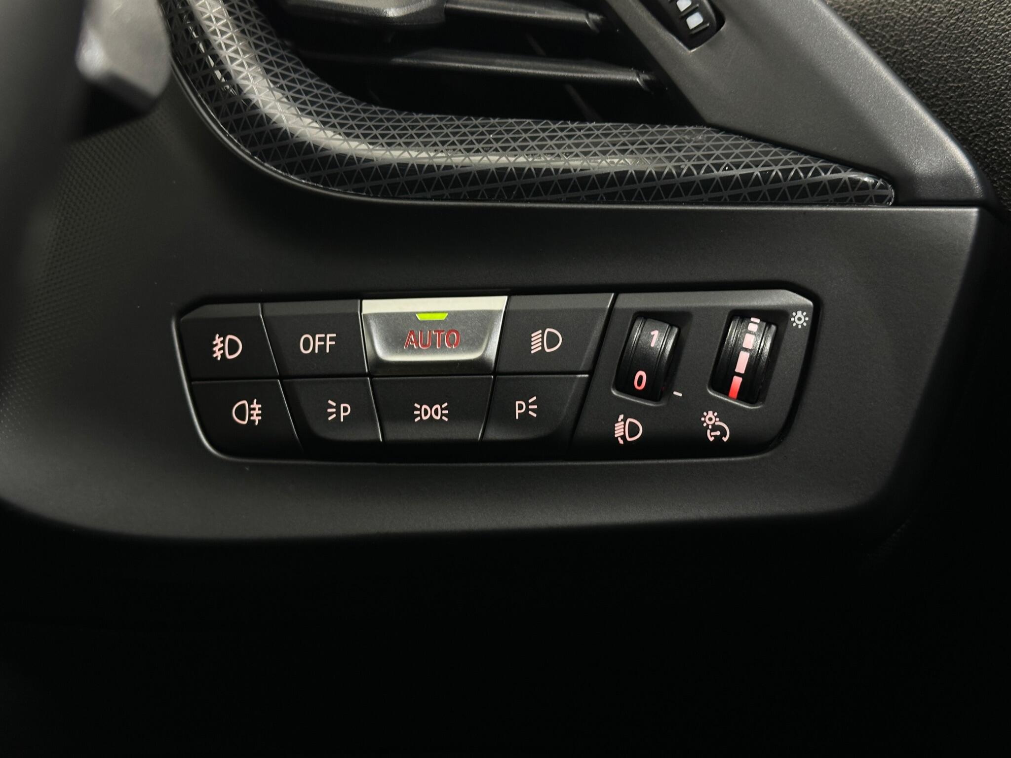 BMW 1 Series view 18