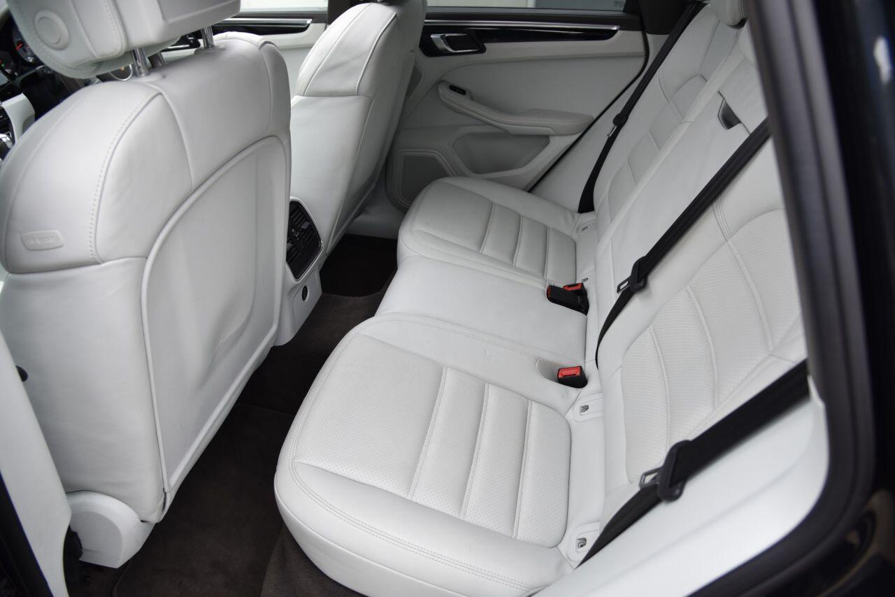 Porsche Macan view 28