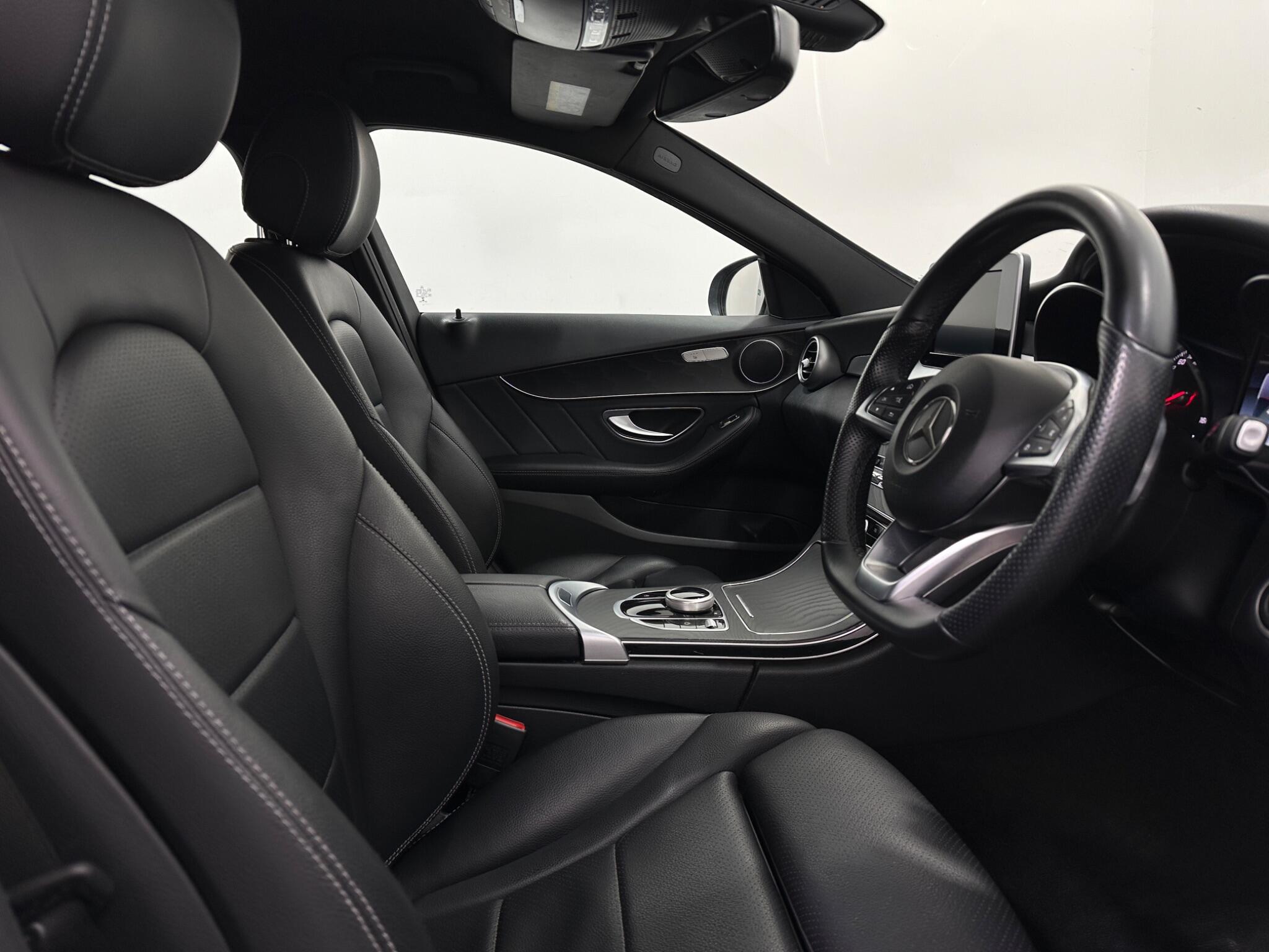 Mercedes-Benz C-Class view 33