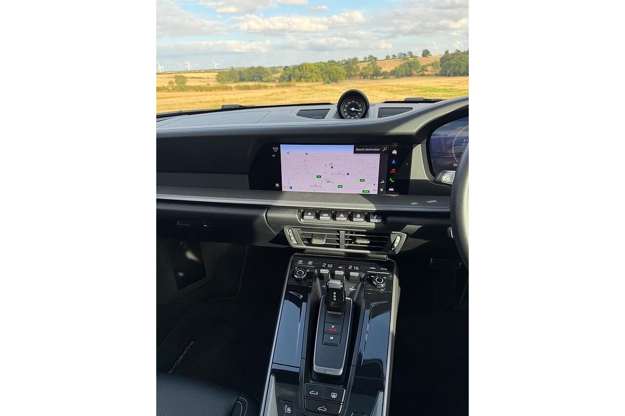 Porsche 911 view 8