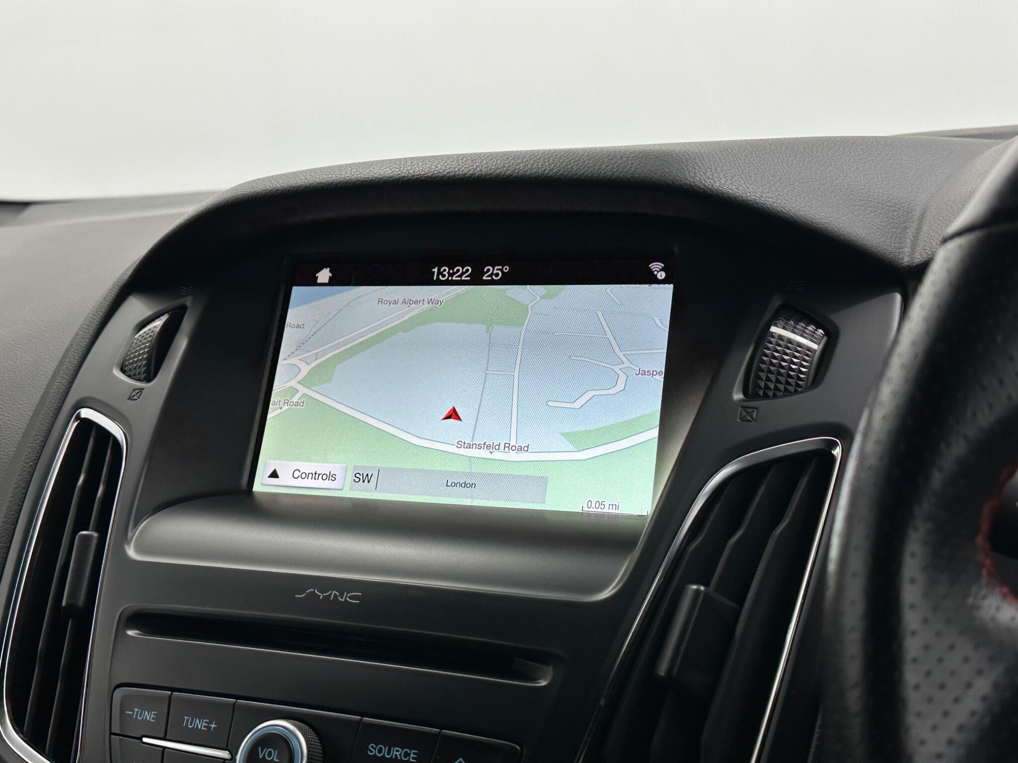 Ford Focus view 22