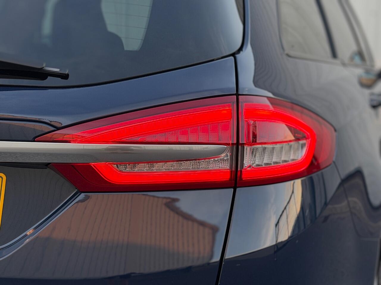 Ford Mondeo view 25