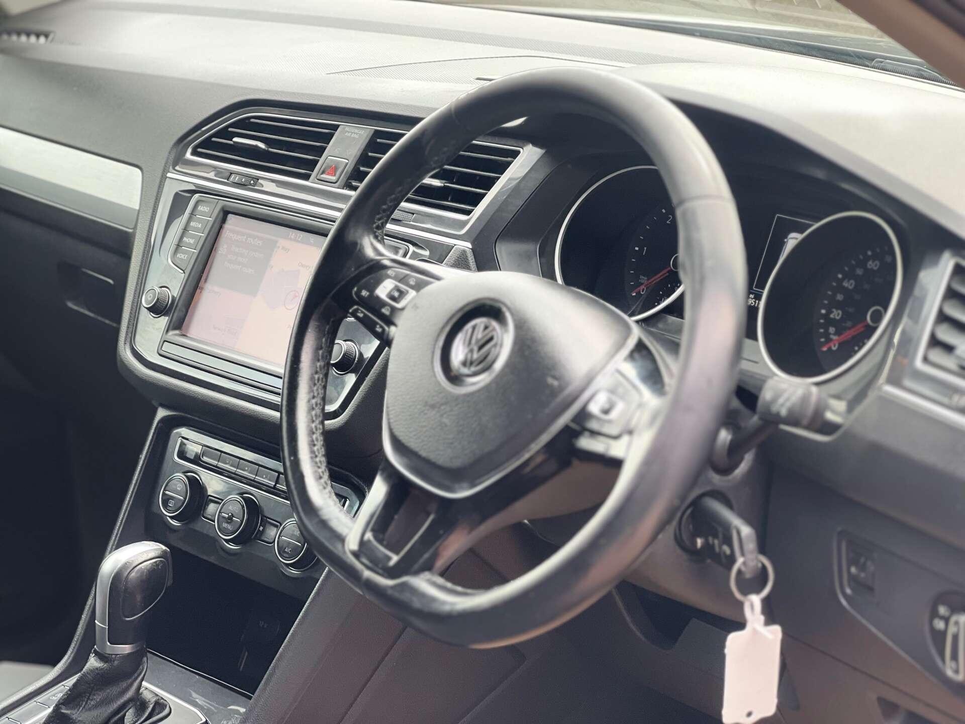 Volkswagen Tiguan view 18