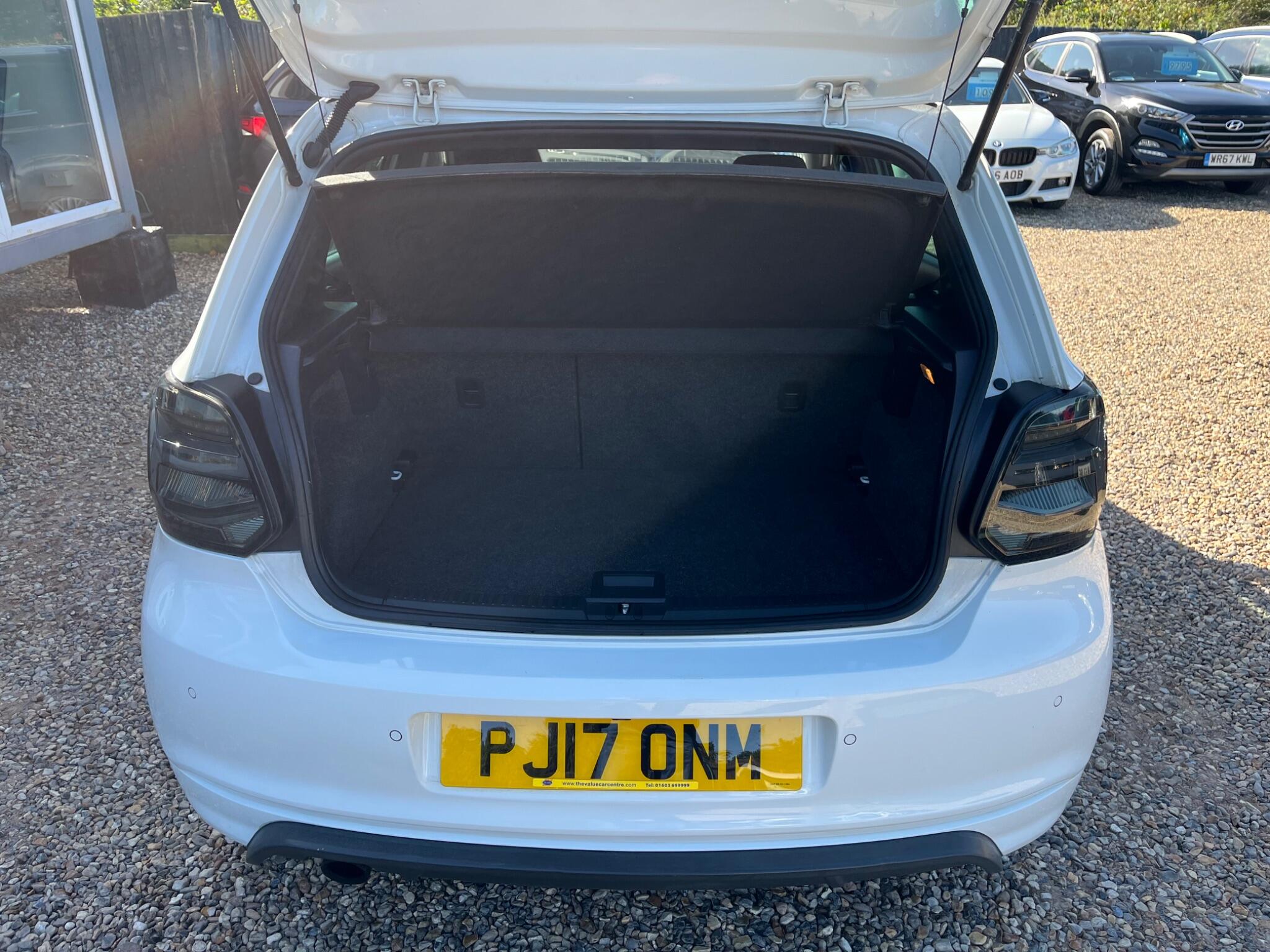 Volkswagen Polo view 6