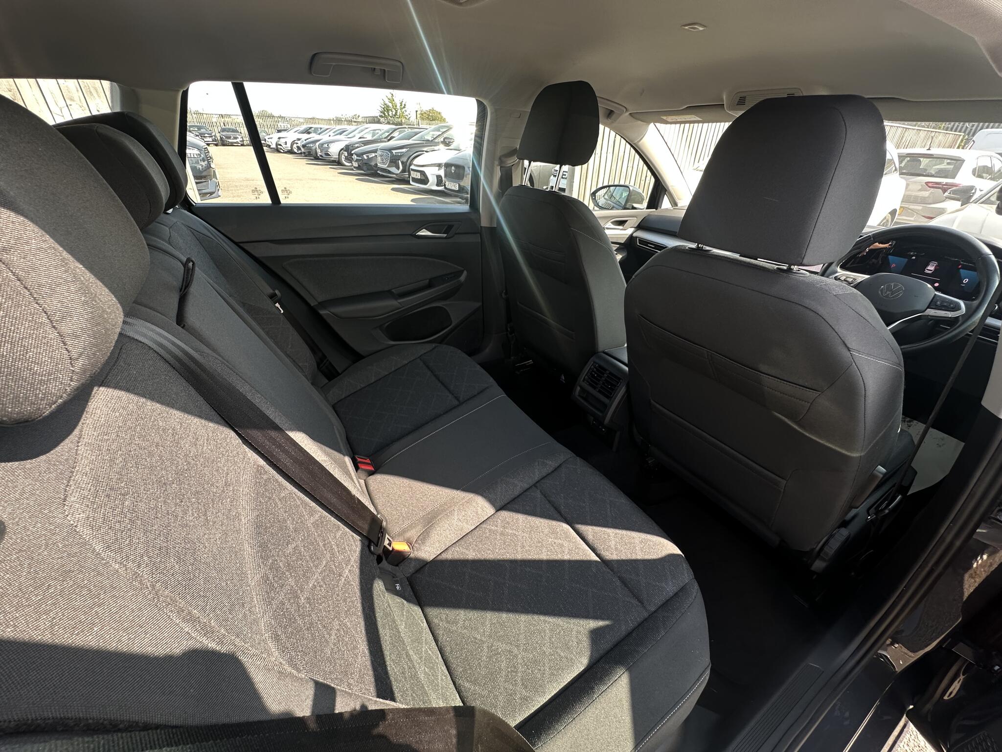 Volkswagen Golf view 17