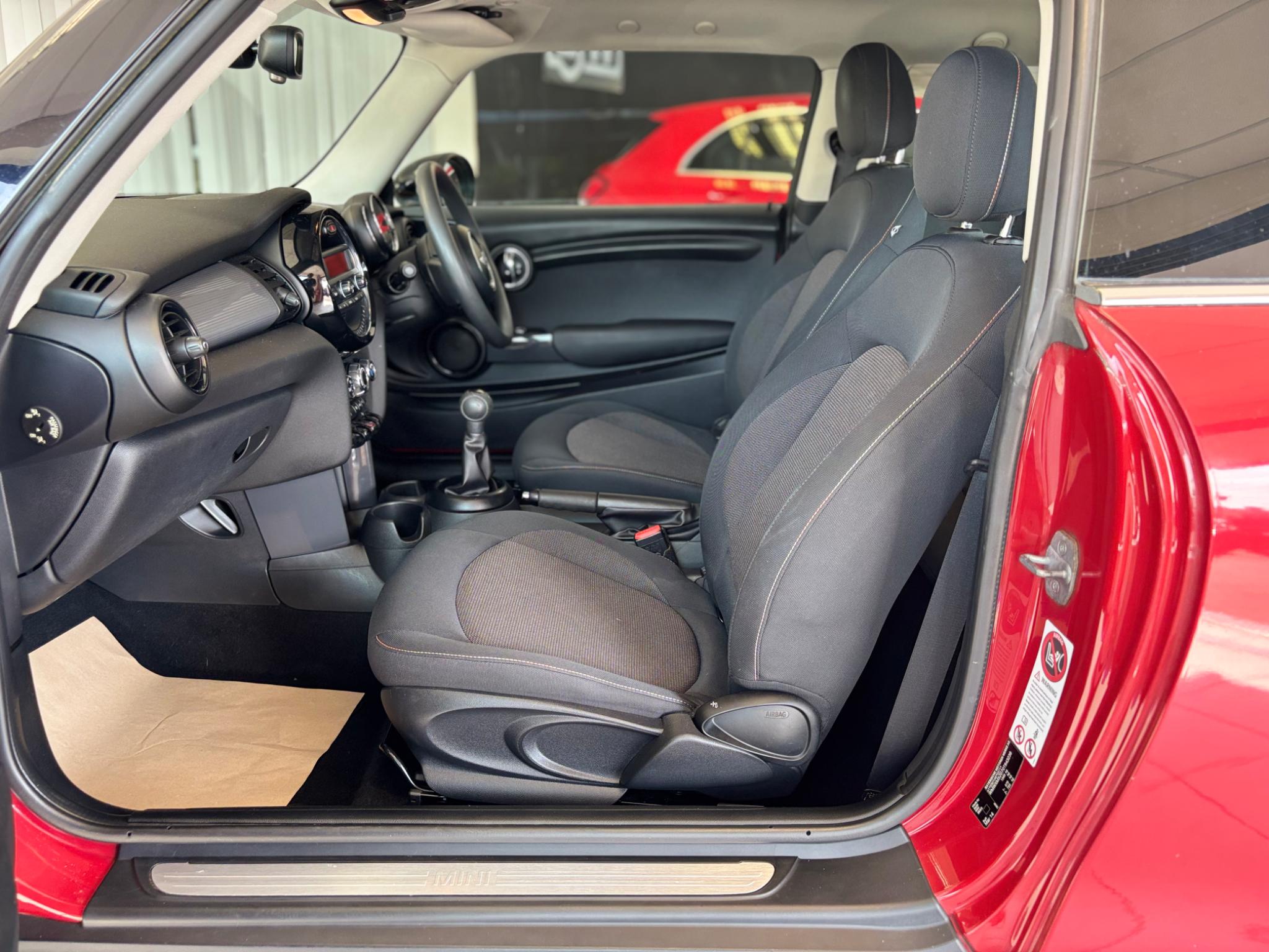 Mini Hatch view 29
