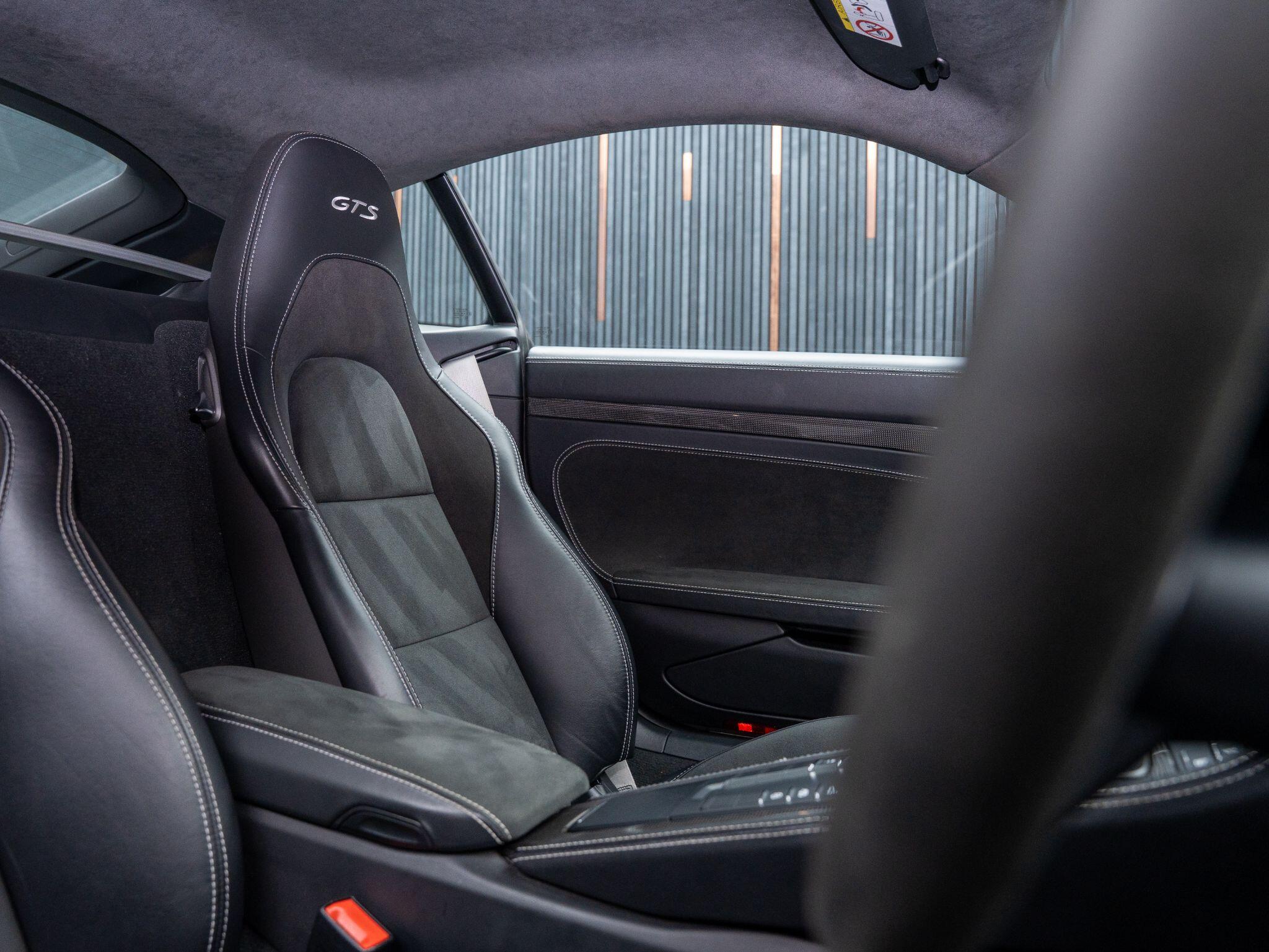 Porsche Cayman view 37