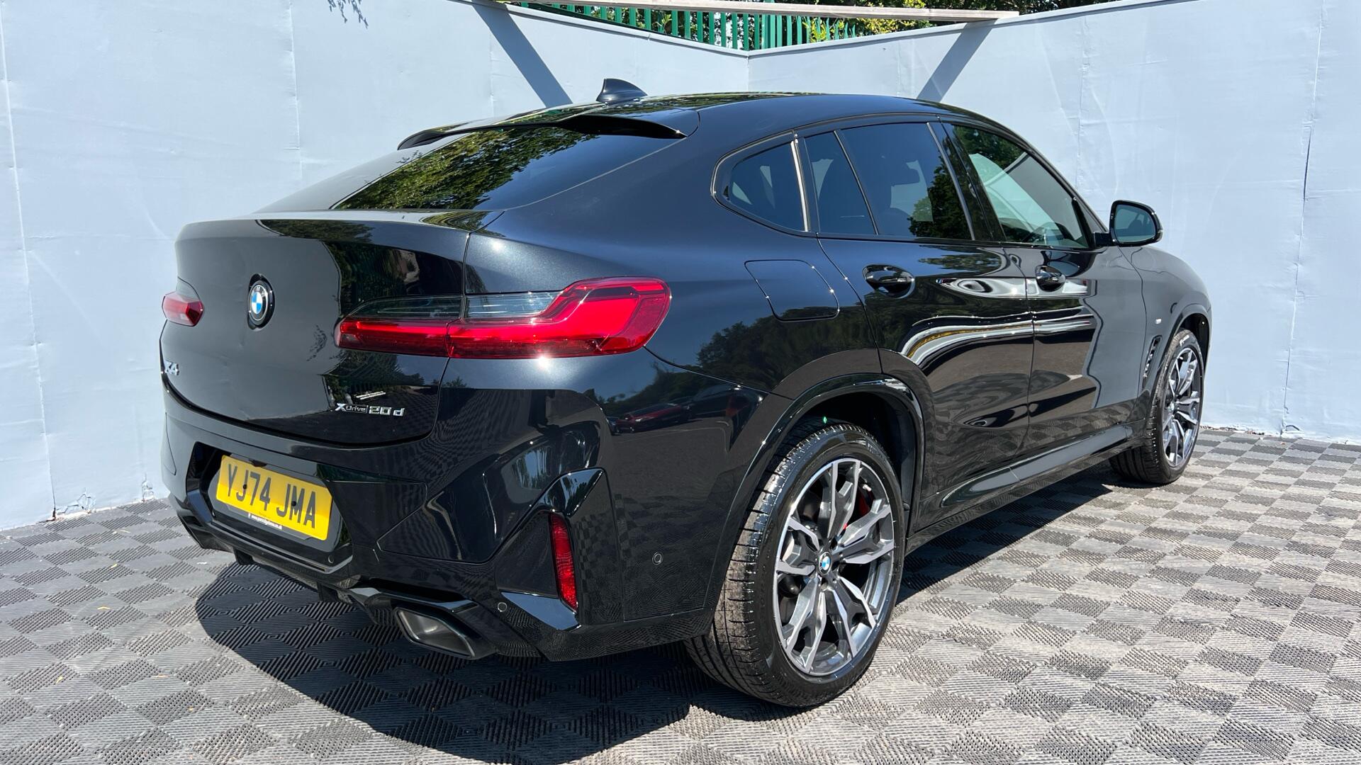 BMW X4 view 27