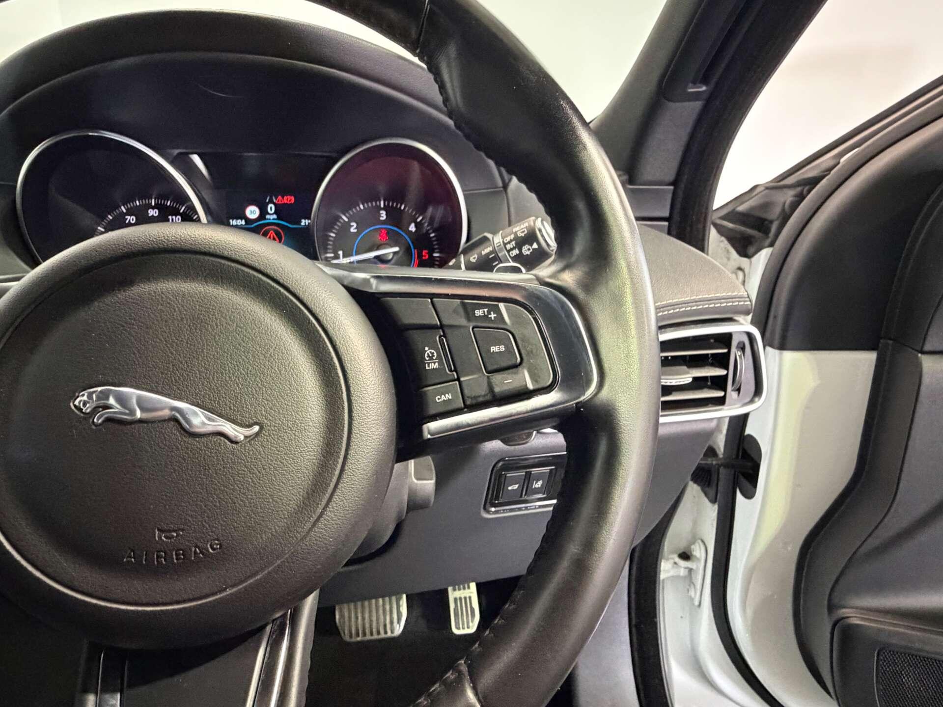 Jaguar F-Pace view 34