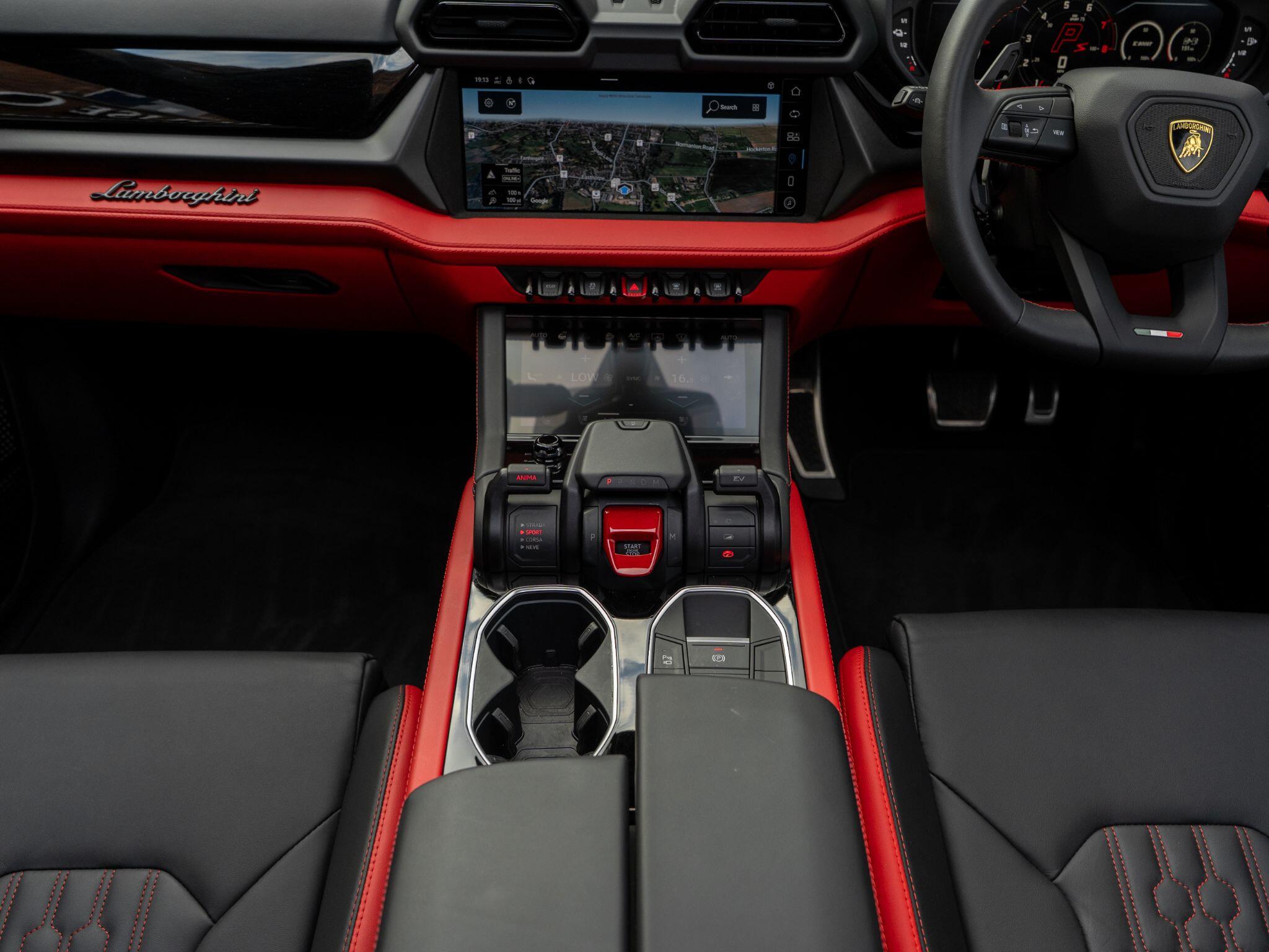Lamborghini Urus view 41