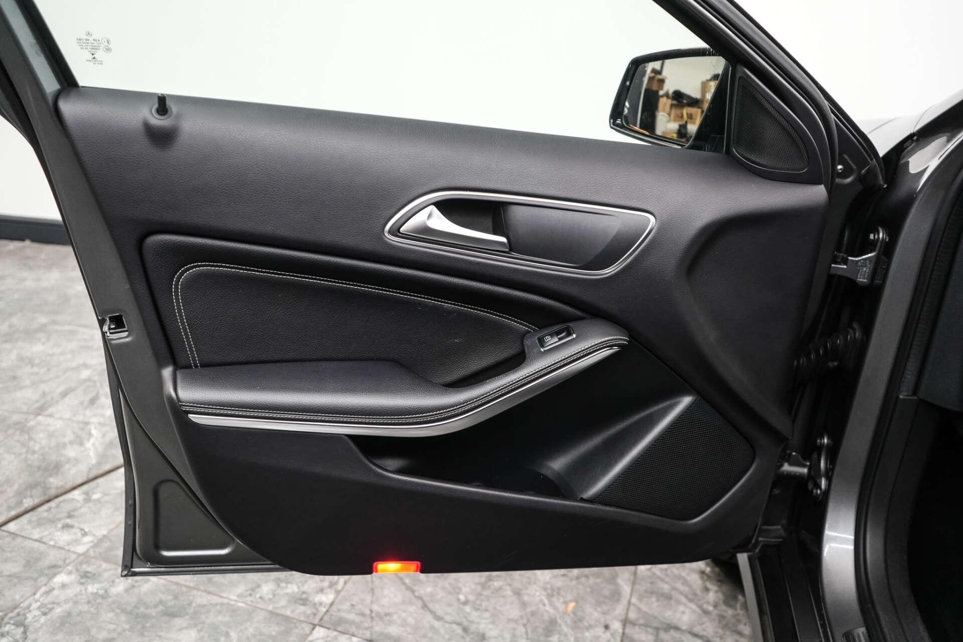 Mercedes-Benz Gla view 16