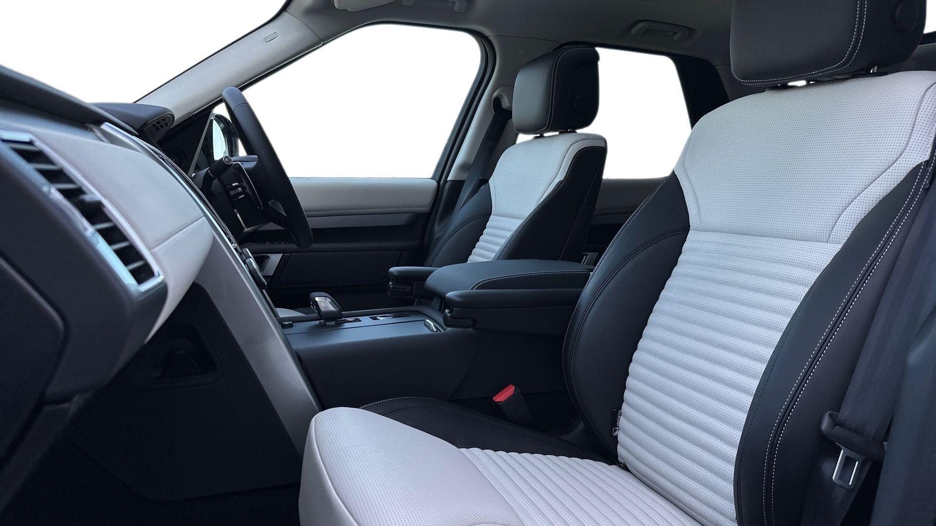 Land Rover Discovery view 28