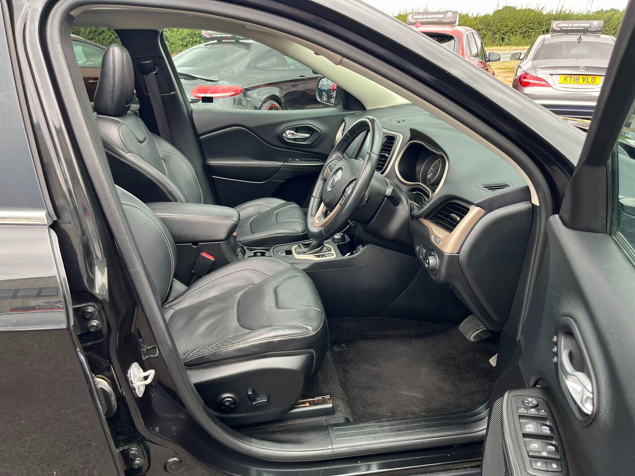 Jeep Cherokee view 17