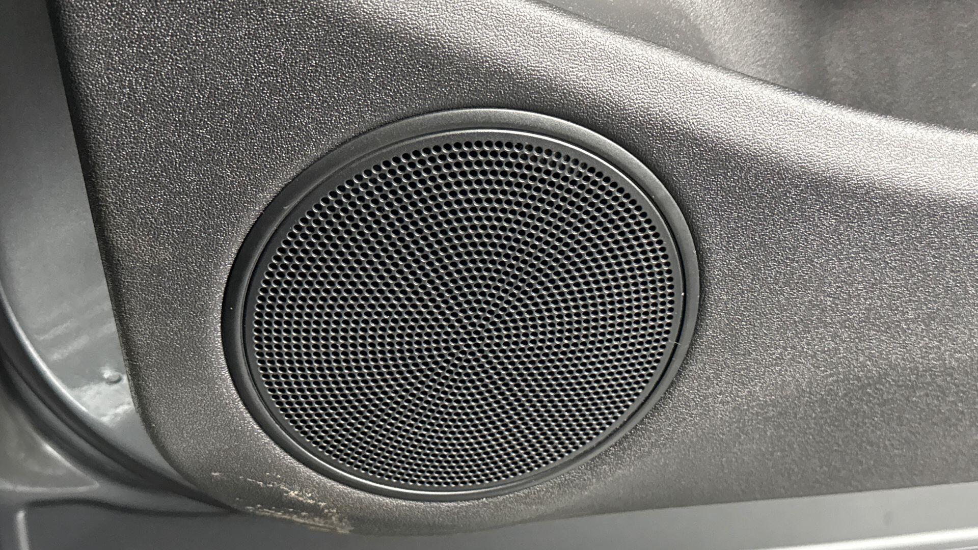 Land Rover Range Rover Evoque view 23